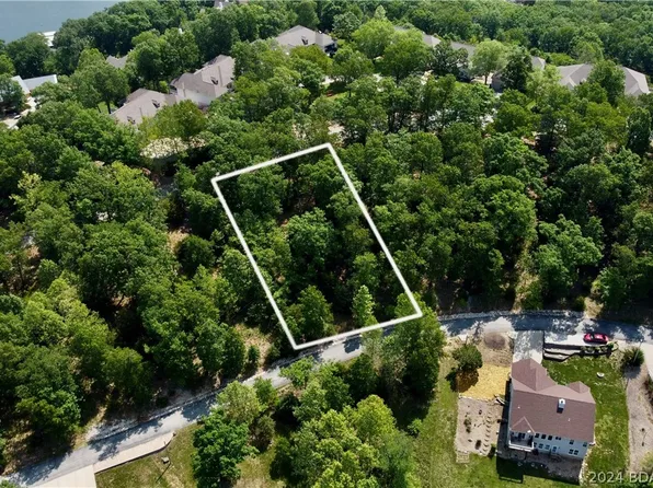 24 Lancelot Ct, Camdenton, MO 65020