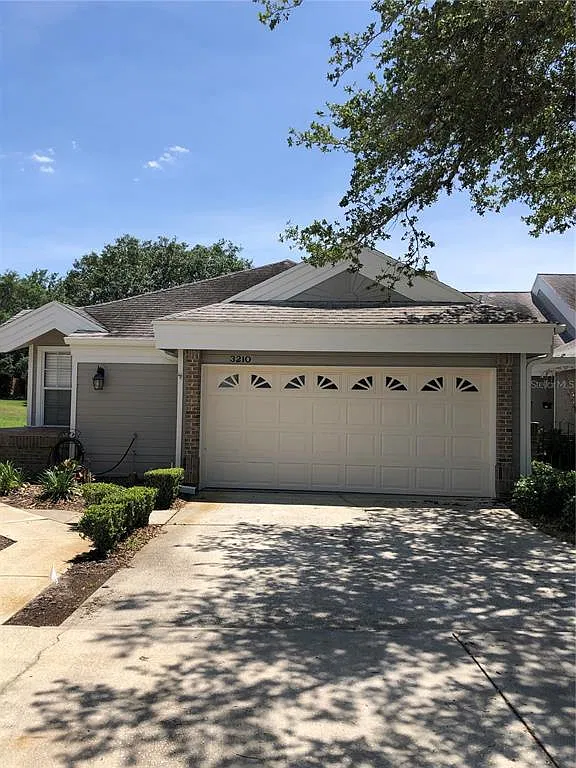 3 bed, 2.0 bath, 1398 sqft, $2,395 — Photo 2