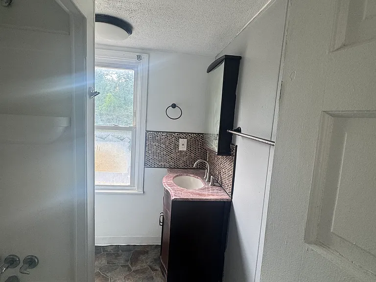 251 Russell Ave — Photo 10