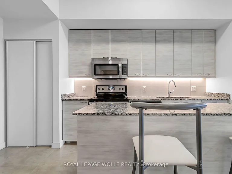 280 Lester St #812 — Photo 4