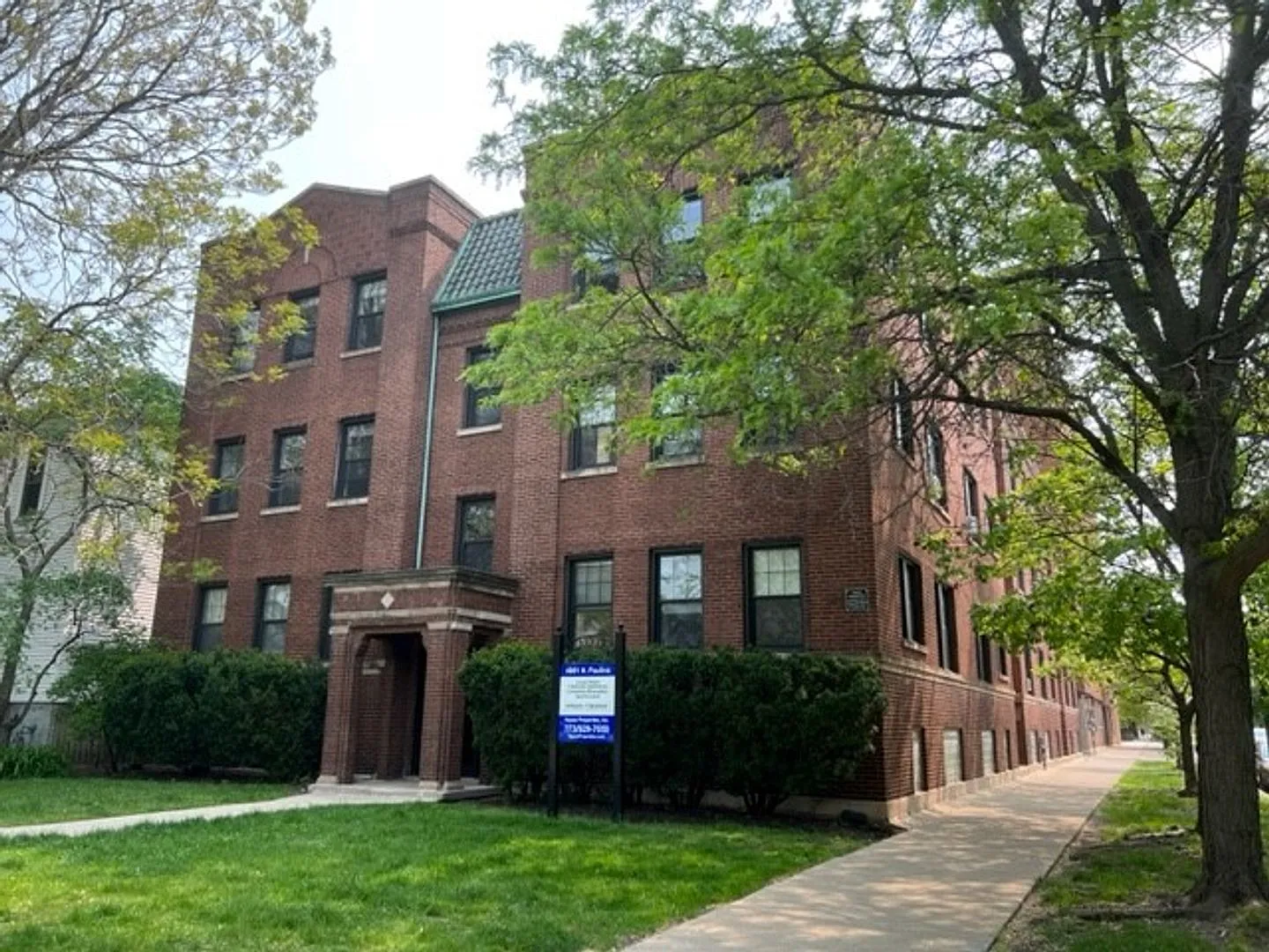 4901pau — Photo 1