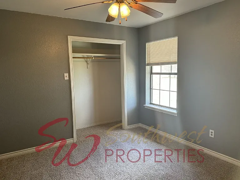 719 Diana Ln — Photo 8