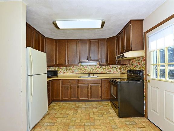 3rd image of 23 Rosemont Ave