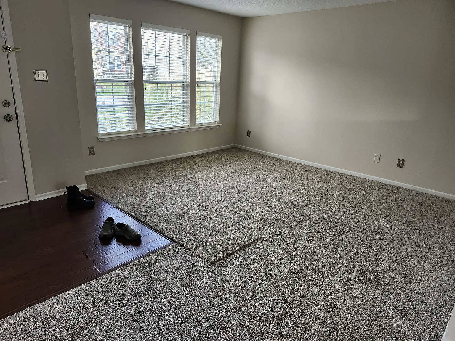 4 bed, 3045 sqft, $2,400 — Photo 2
