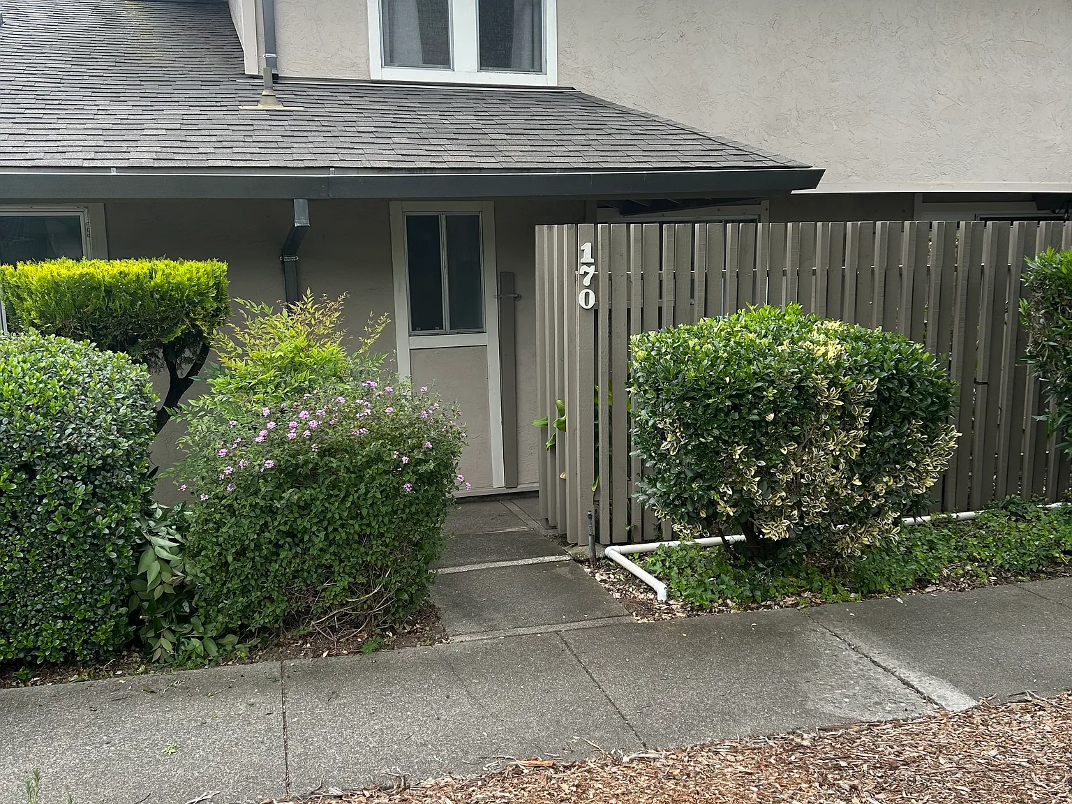 170 Roundtree Blvd — Photo 1