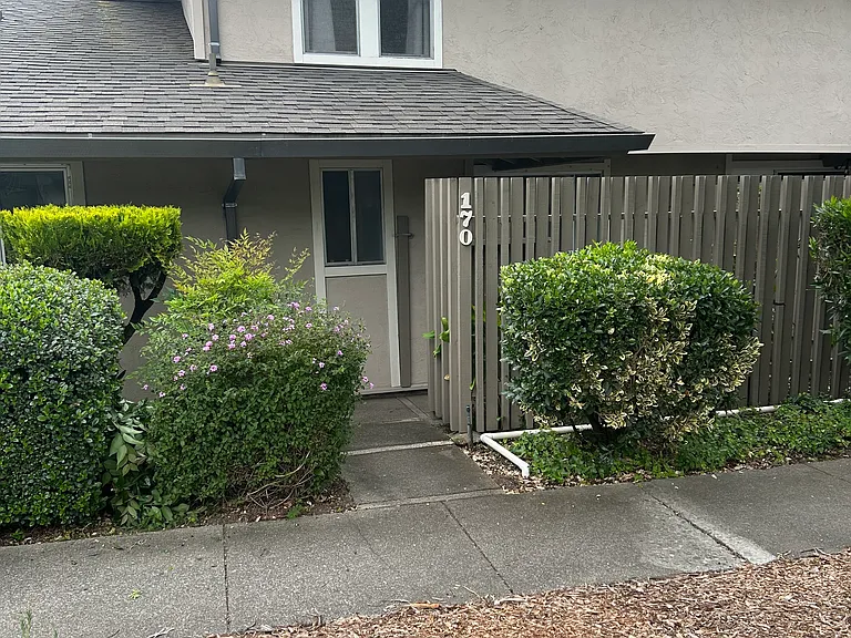 170 Roundtree Blvd — Photo 1