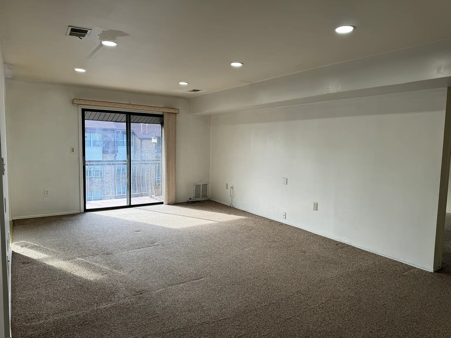 1 bed, 950 sqft, $2,000 — Photo 3