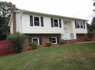 6521 Benson Ln, Pfafftown, NC 27040