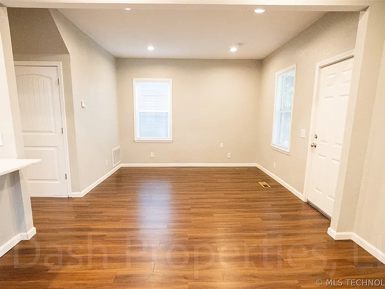 821 S Quaker Ave — Photo 9
