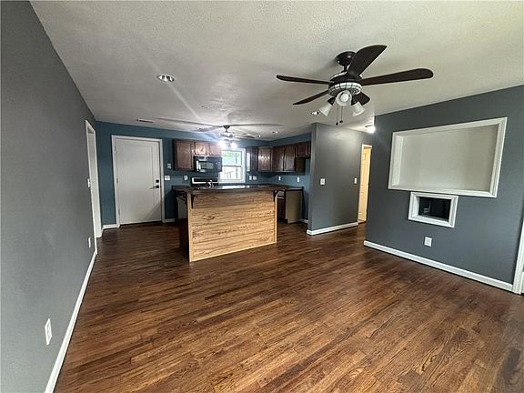 5th image of 1713 Main St