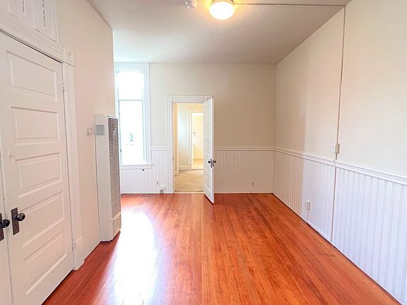 4th image of 2126 Pine St #4
