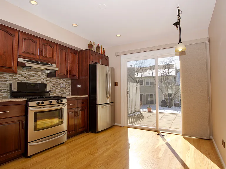 253 W Golfview Ter — Photo 4
