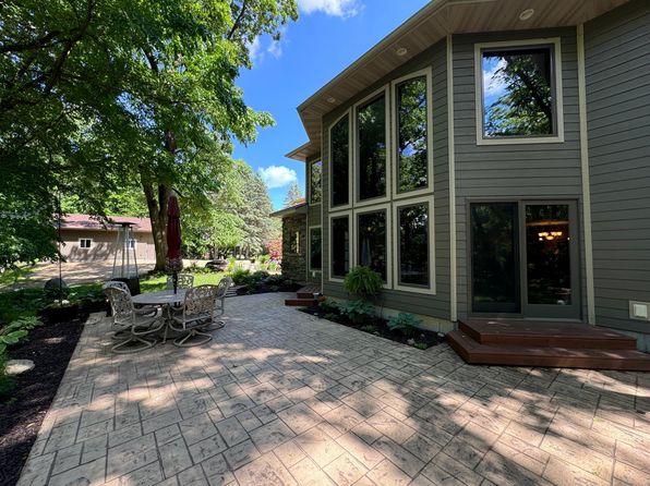 72203 Wineglass Rd, Albert Lea, MN 56007