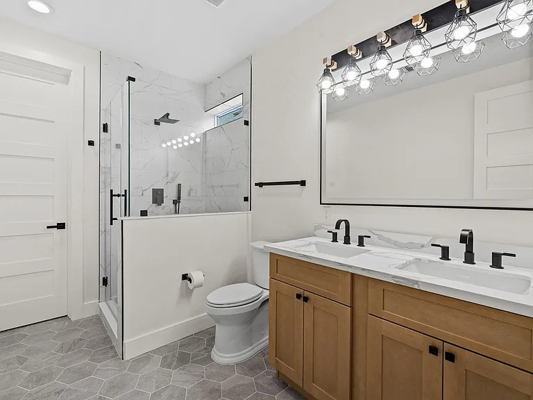 8023 Easter St — Photo 15