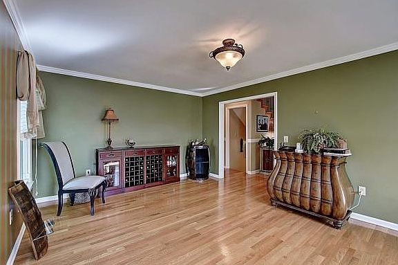 4th image of 3715 Meadow Green Dr