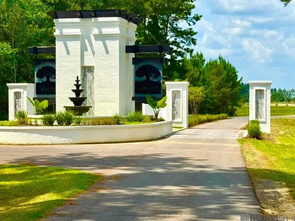 1 Hidden Pass Dr, Denham Springs, LA 70726