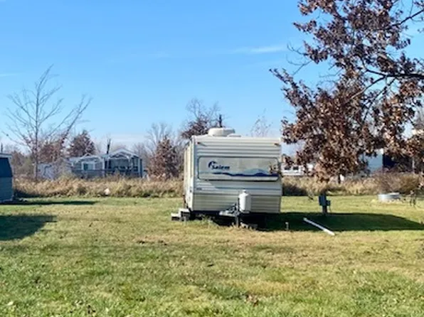 22/87 Woodhaven Dr E, Sublette, IL 61367