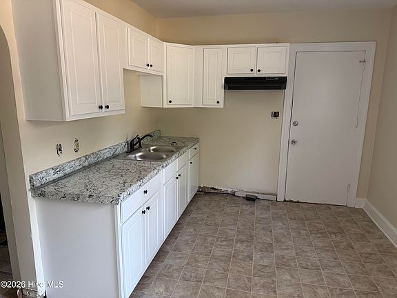 5th image of 305 Dewey Street SW
