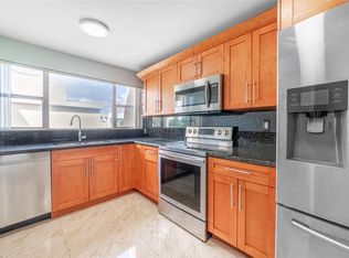 942 NE 199th St APT 401, Miami, FL 33179