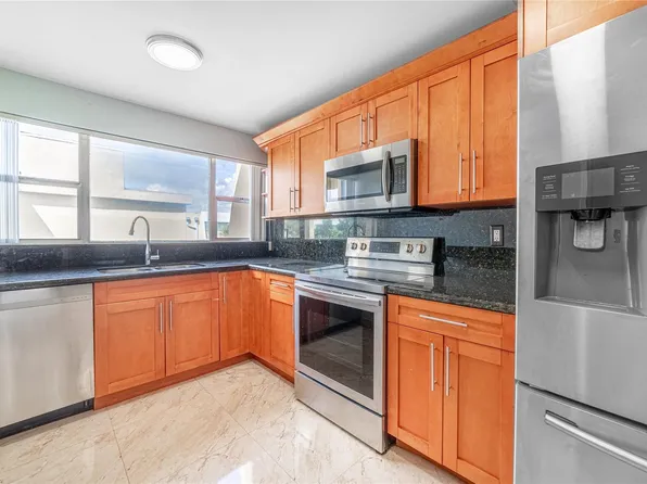 942 NE 199th Street #401, Miami, FL 33179