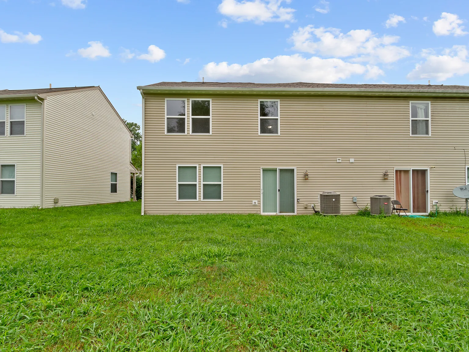4 bed, 2.5 bath, 1600 sqft, $2,100 — Photo 4