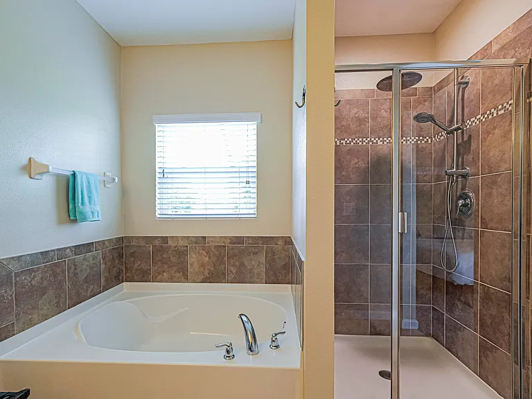 1750 Berkshire Cir SW — Photo 18