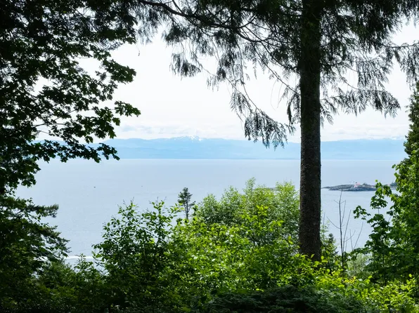 8127 Redrooffs Rd, Sunshine Coast, BC V7Z 1A7