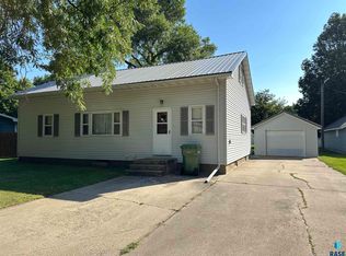 408 S Cherry St, Freeman, SD 57029