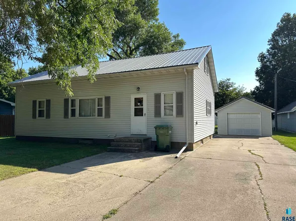 408 S Cherry St, Freeman, SD 57029