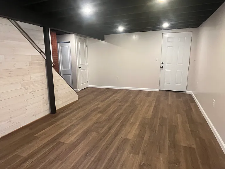 7918 Roderick Dr — Photo 14