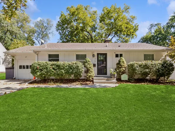 7329 Ash St, Prairie Village, KS 66208