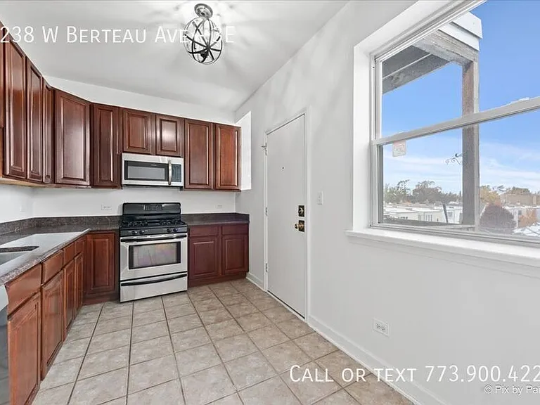 3238 W Berteau Ave #3E — Photo 8