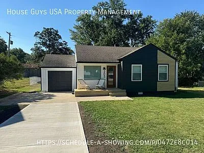 Fresh Style, Fenced Yard & Room to Unwind in Lee's Summit! — Photo 2