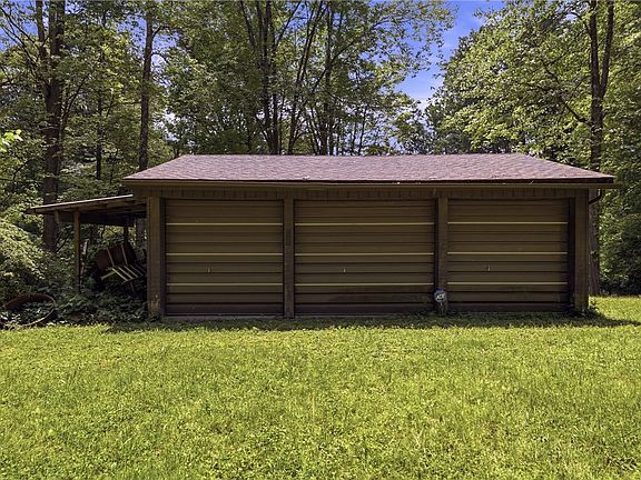 5th image of 3109 Lake Rd