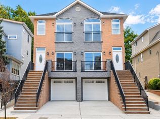 92 W 6th St, Bayonne, NJ 07002