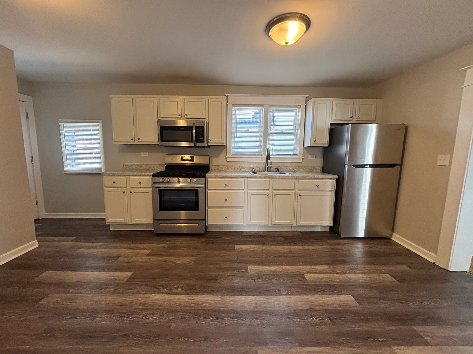3 bed, 1400 sqft, $1,950 — Photo 2