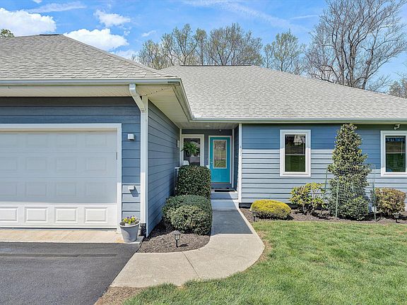 3rd image of 301 Indian Ridge Dr