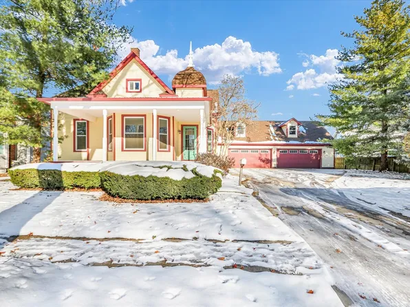 202 E Daggy St, Tuscola, IL 61953