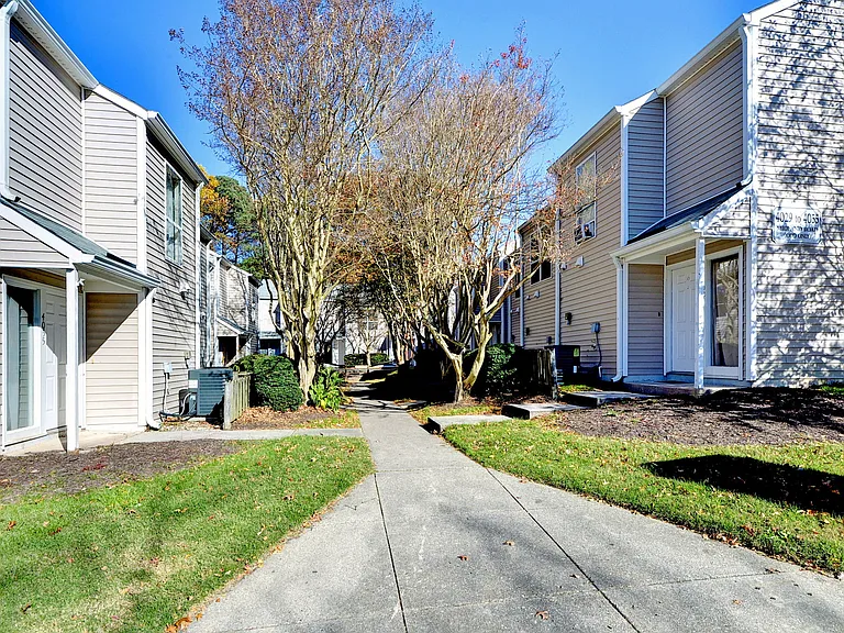 4043 Midlands Rd — Photo 3