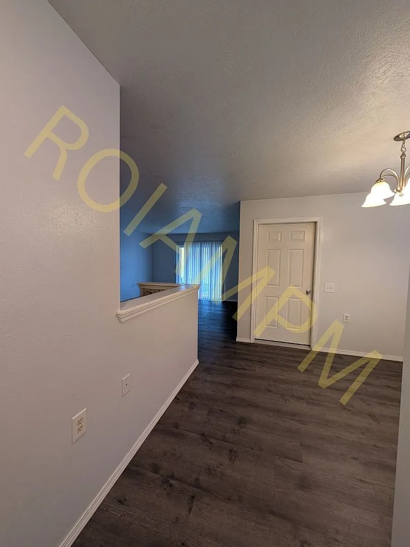 319 Lenore St — Photo 2