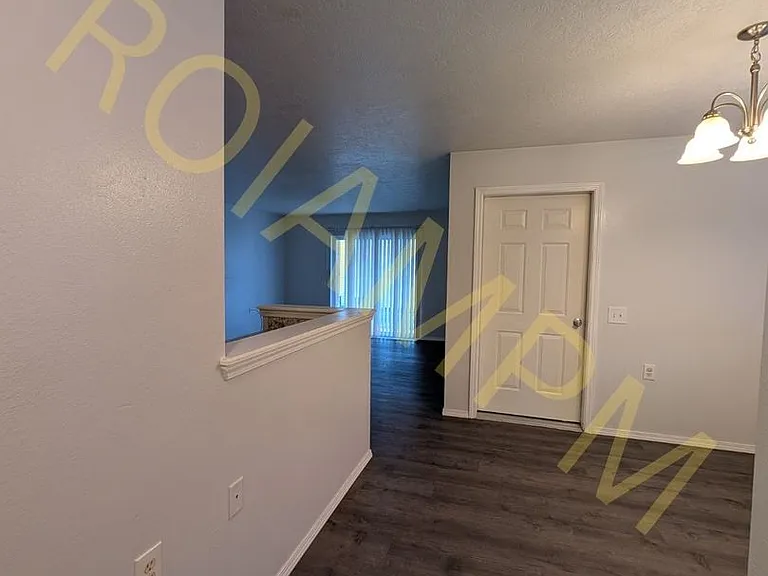 319 Lenore St — Photo 2