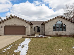 1115 S Salem Dr, Schaumburg, IL 60193