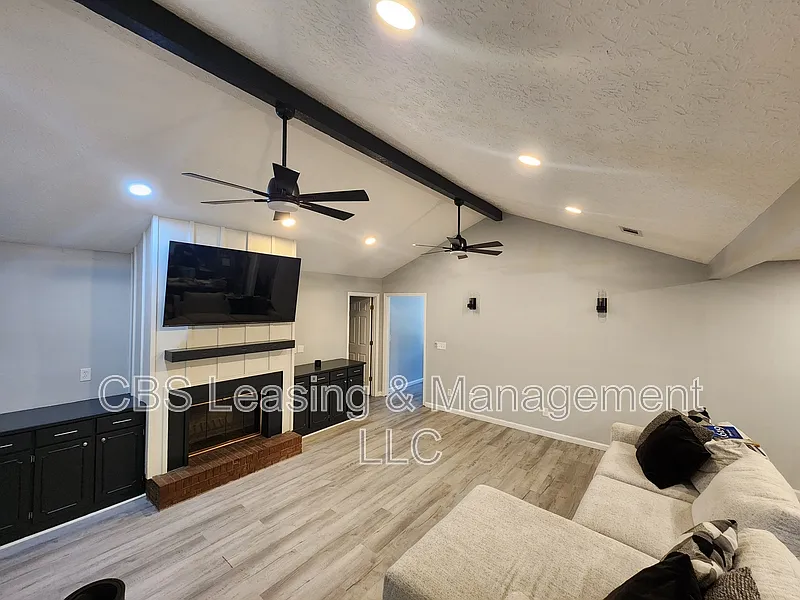 Building Photo - 5126 Stonegate Dr