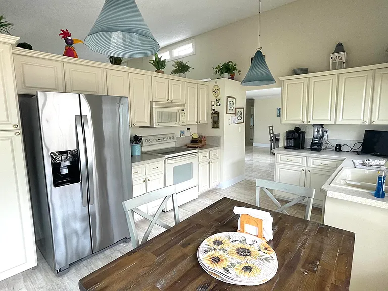 5662 Ainsley Ct — Photo 8
