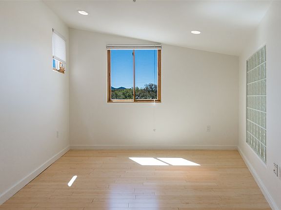 4th image of 1012 Marquez Pl #102