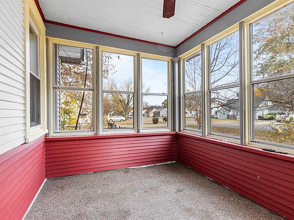 3rd image of 2702 Ellen Ave