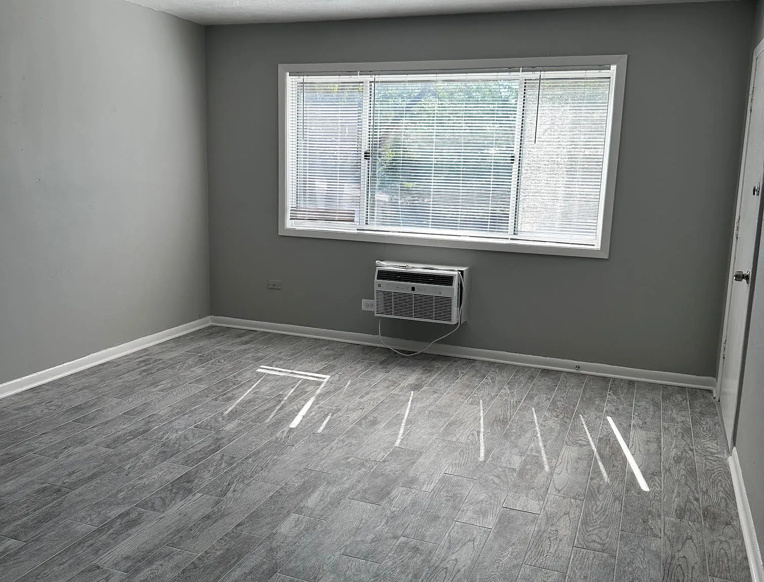 2 bed, 1000 sqft, $2,000 — Photo 4