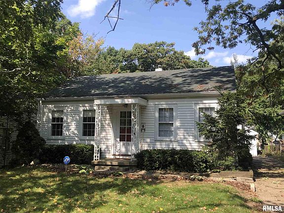 2nd image of 1203 E Maywood Ave