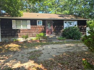5 Gores Drive, Mastic, NY 11950