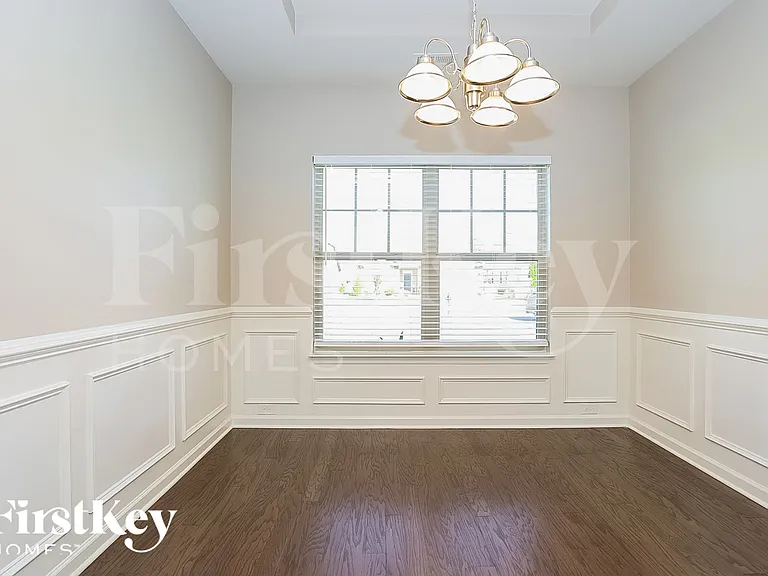908 Carnation Dr — Photo 3